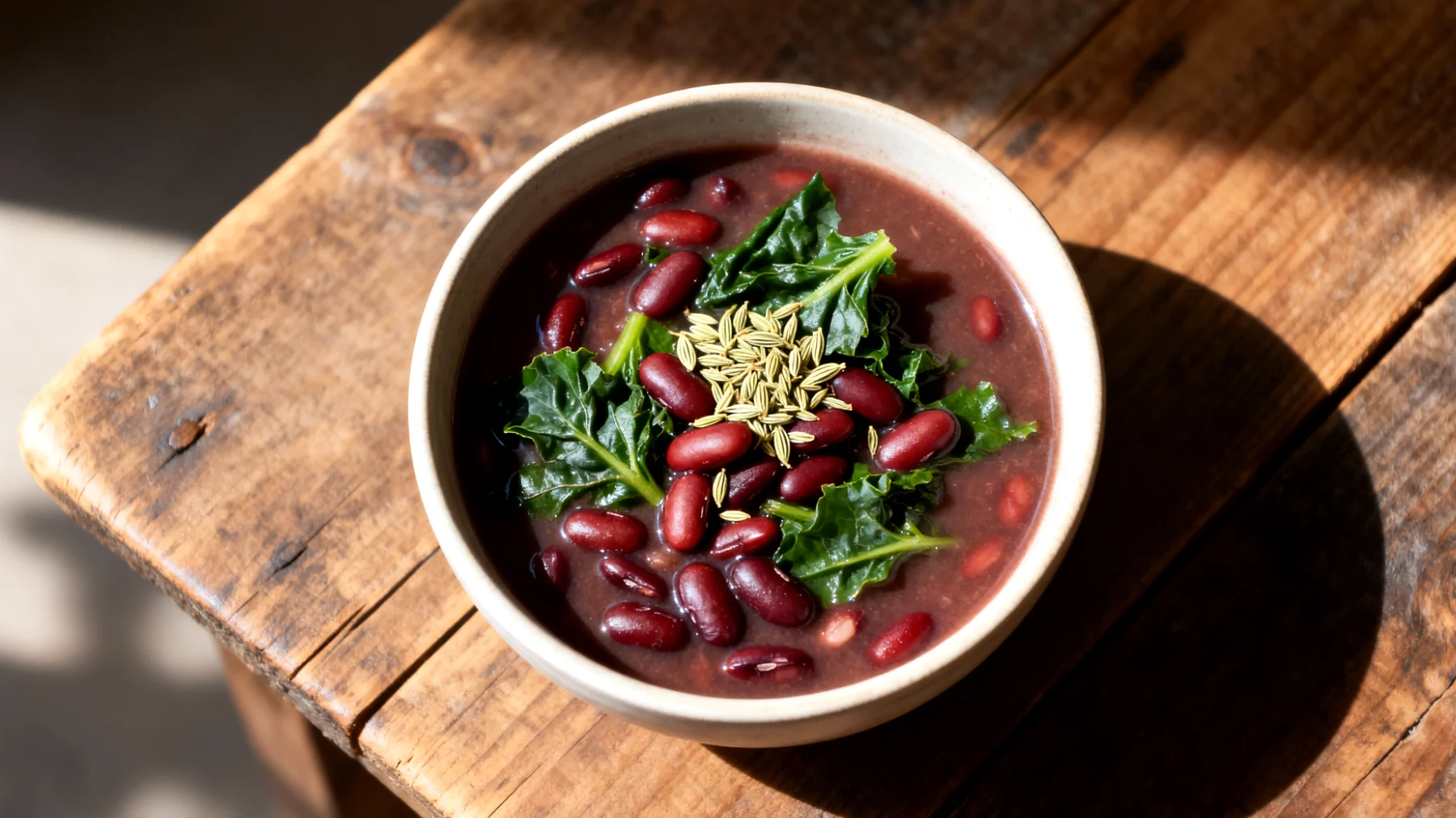 Zuppa di azuki con verdure amare e semi di finocchio"